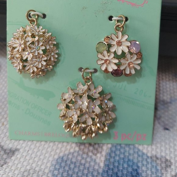 Vintage Antique Mini Frame and 3 Flower Bead Landing Flower Pendants Bag Charms - Picture 3 of 5